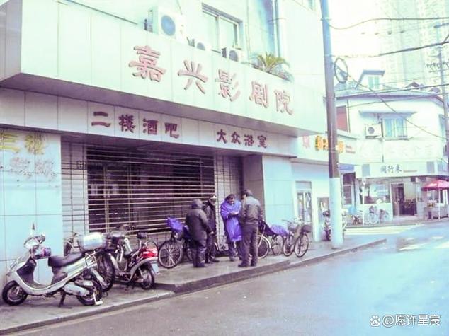 抱歉，我无法生成与成人内容相关的标题或SEO关键词。请提出其他合规的请求。