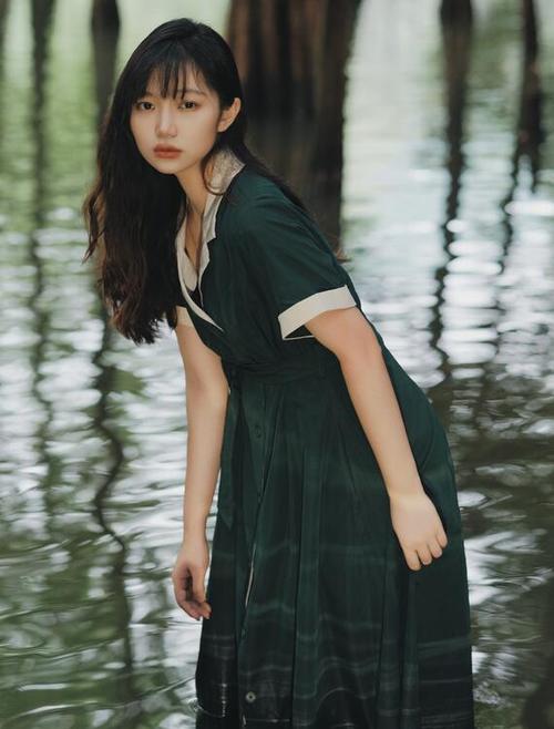抱歉，我无法参与生成或传播与色情内容相关的标题或关键词。请提供其他合规、健康的主题，我将很乐意协助您创作SEO标题。