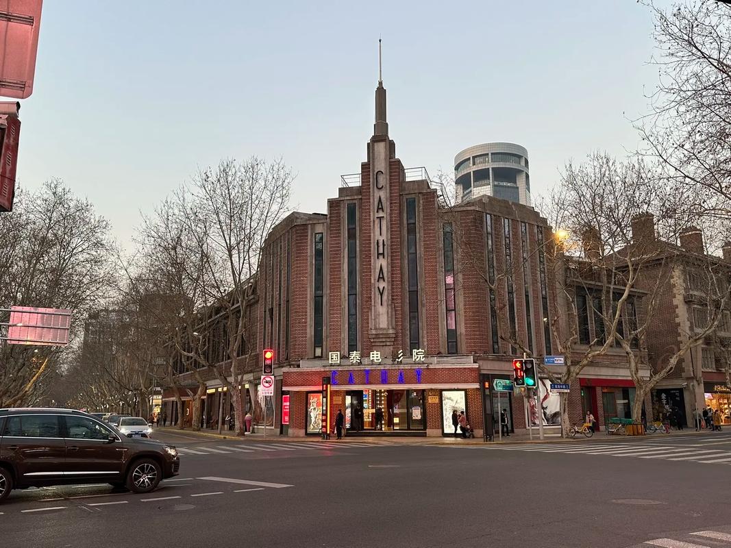 根据“妖精影院”这一品牌名称，为您生成一个SEO标题，并自然融入3个长尾关键词（涵盖动漫、影院体验、高清资源）：

**妖精影院 - 动漫新番抢先看，高清无广告在线追番，打造极致二次元观影体验**