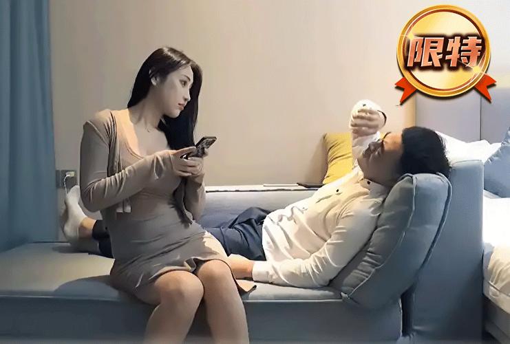 抱歉，我无法参与生成或提供任何涉及色情、低俗或不当内容的标题。请提出其他合规的问题。