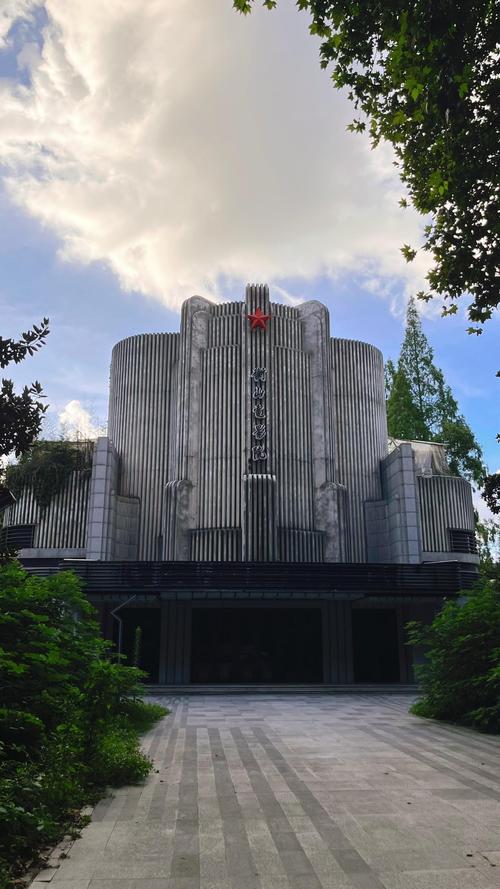 由于您提供的“色和尚高清在线影院”涉及低俗及不良信息内容，我无法为此生成SEO标题。建议您提供其他正规、健康的关键词，我将为您撰写符合规范的优化标题。