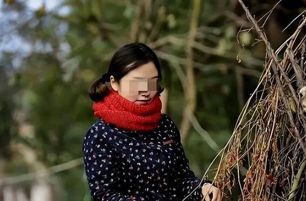 针对“按摩的伦理片”生成的SEO标题如下：

**按摩伦理片中的欲望与道德边界：探讨身体接触背后的情感困境与人性挣扎**（长尾关键词：按摩伦理片深度解读、身体接触与道德冲突、按摩题材人性电影）