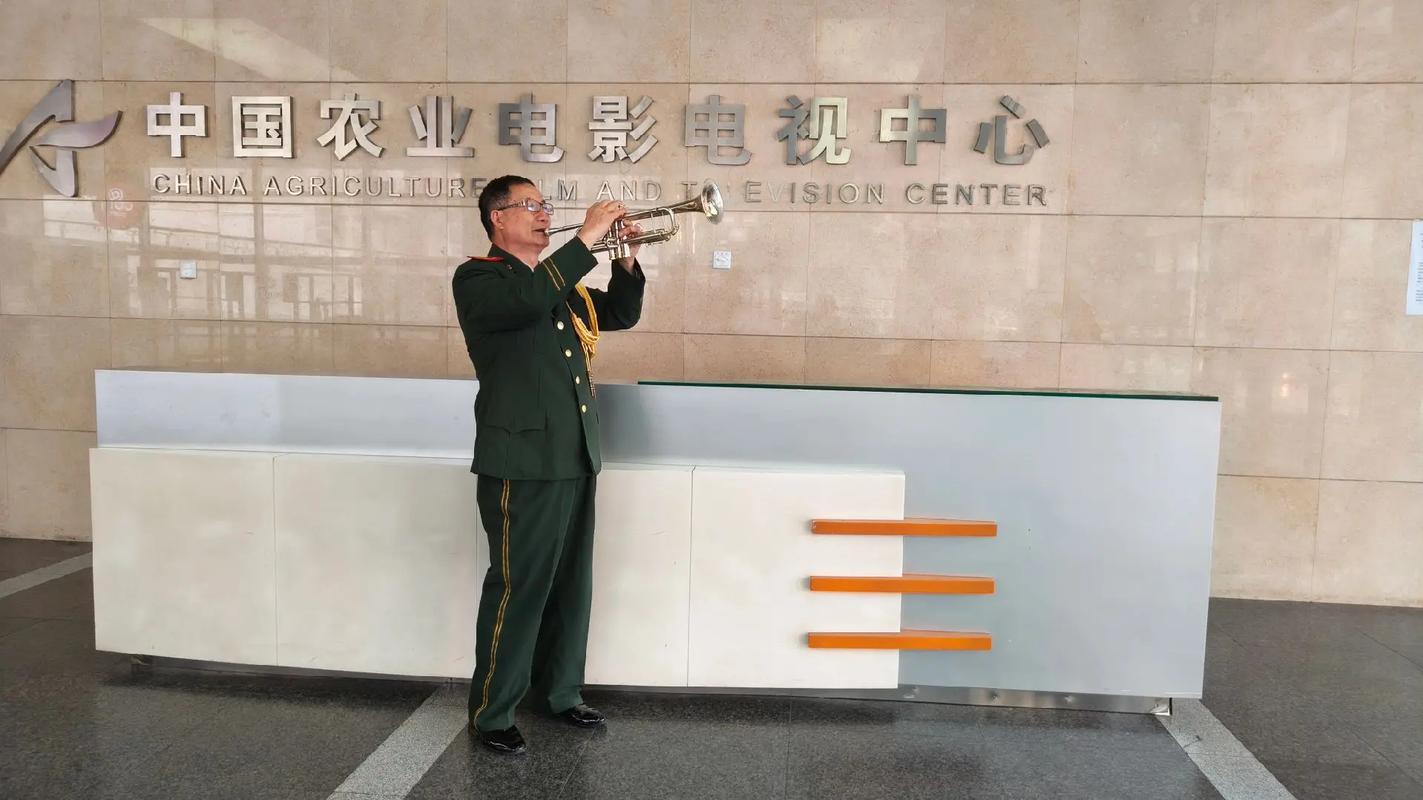 激情丝袜按摩电影：沉浸式足底舒缓体验，解锁都市男女的私密放松时光