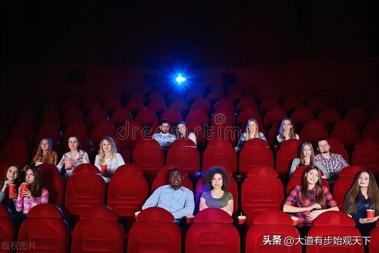 电影院抢座位攻略：如何快速选到最佳观影位置，避开高峰人流