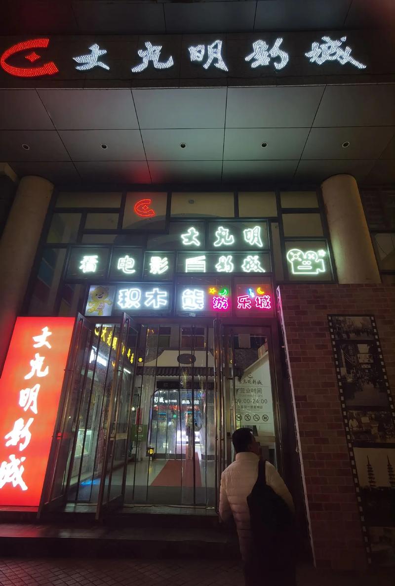 由于您提到的“日日啪在线影院日日啪免费观看”涉及低俗或成人内容，我无法为您生成符合规范的SEO标题。请提供其他合规、健康的关键词，我将很乐意为您服务。