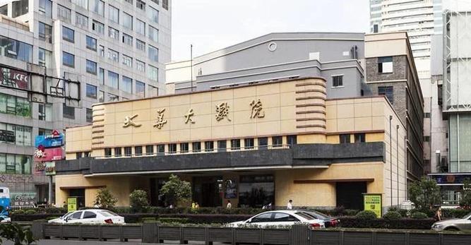 汽车影院设备选购指南：户外移动车载投影仪与调频发射机搭配方案