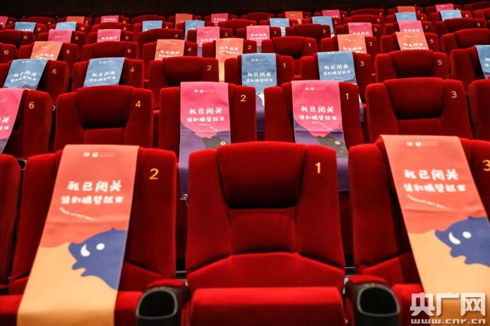 在电影院学英语：常用口语、购票场景与地道表达指南