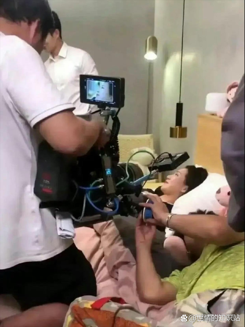SEO标题：电影院约会翻车实录：被男朋友弄湿后的尴尬与甜蜜瞬间（含影院突发事件应对、情侣尴尬化解、约会意外处理）